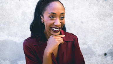 Elle quitte l’UNICEF au Canada pour entreprendre chez elle en Ouganda