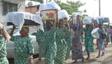 Liqueurs, sel, cola, ‘contrôle du drap’: comprendre le mariage au Benin
