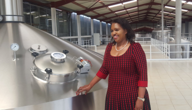 À 30 ans, Anerlisa Muigai dispose deux marques d’eau minérale au Kenya