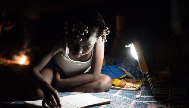 Gabon: cet entrepreneur illumine les zones rurales avec ses kits solaires
