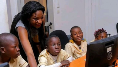 Arielle Kitio : la Camerounaise qui a formé  6000 africains en codage